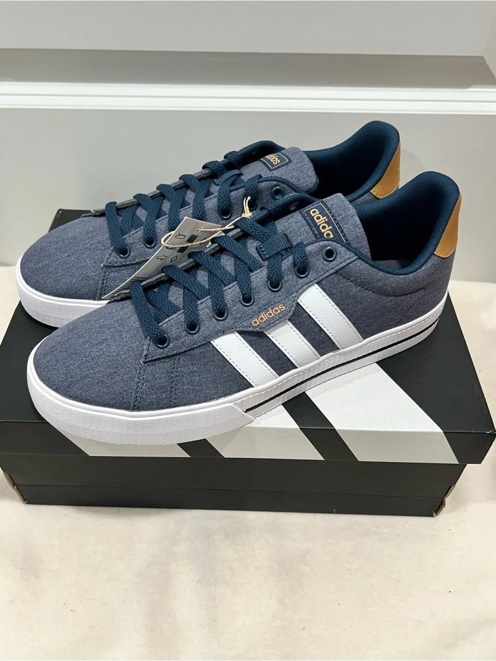 Adidas Men's Daily 3.0 sneakers in a Crew Navy and Cloud White Size 10 NWT